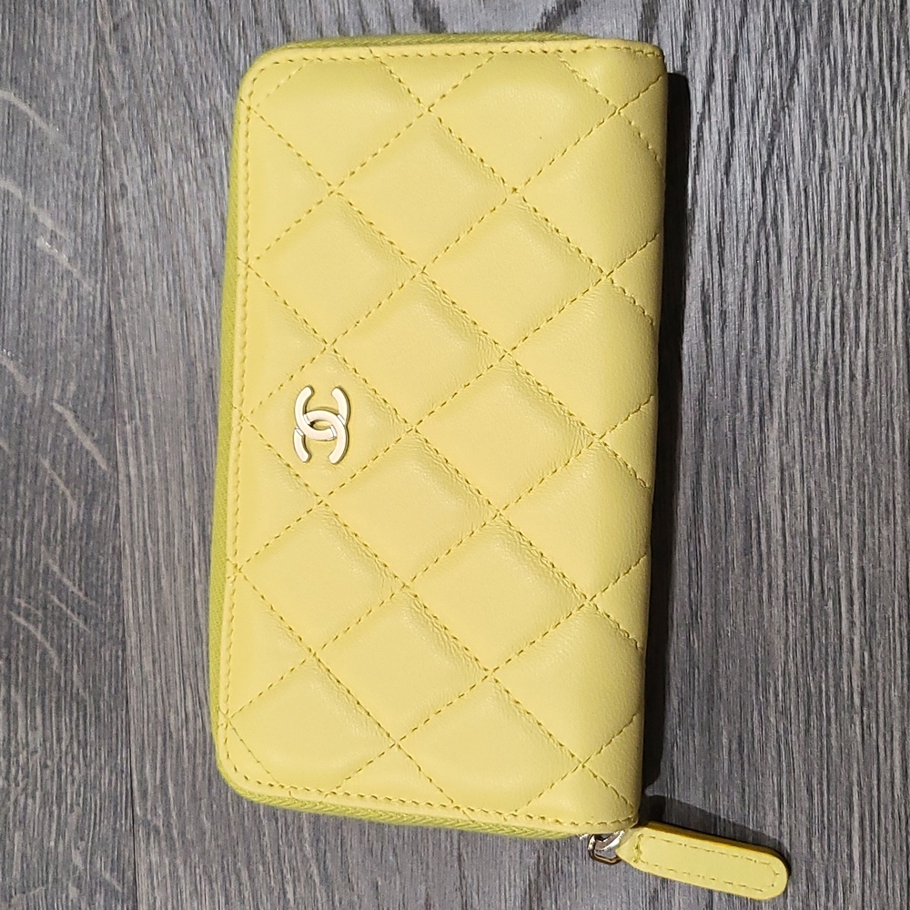 Auth CHANEL Quilted Wallet